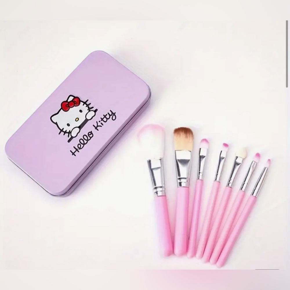 NWT! Hello Kitty 7-Piece Makeup Brush Set
